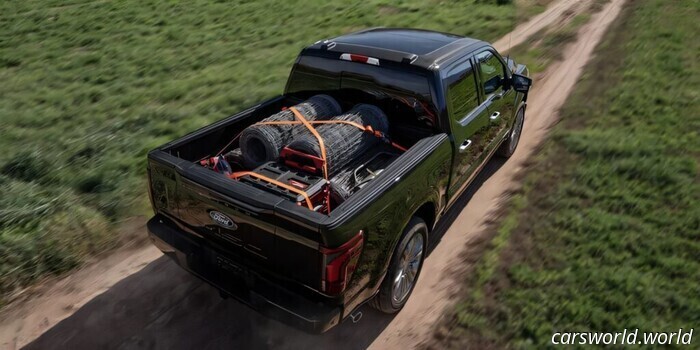 El Cambio de Marca Cybertruck De Tesla Se Parece Mucho A La F-150 de Ford | Carscoops